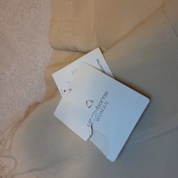 Liz Claiborne woman cream color size 22W shorts - Picture 5 of 7